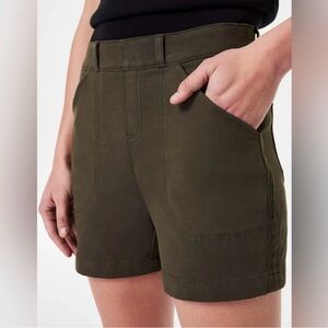 SPANX 6" STRETCH TWILL SHORT IN PINE GREEN SIZE MEDIUM